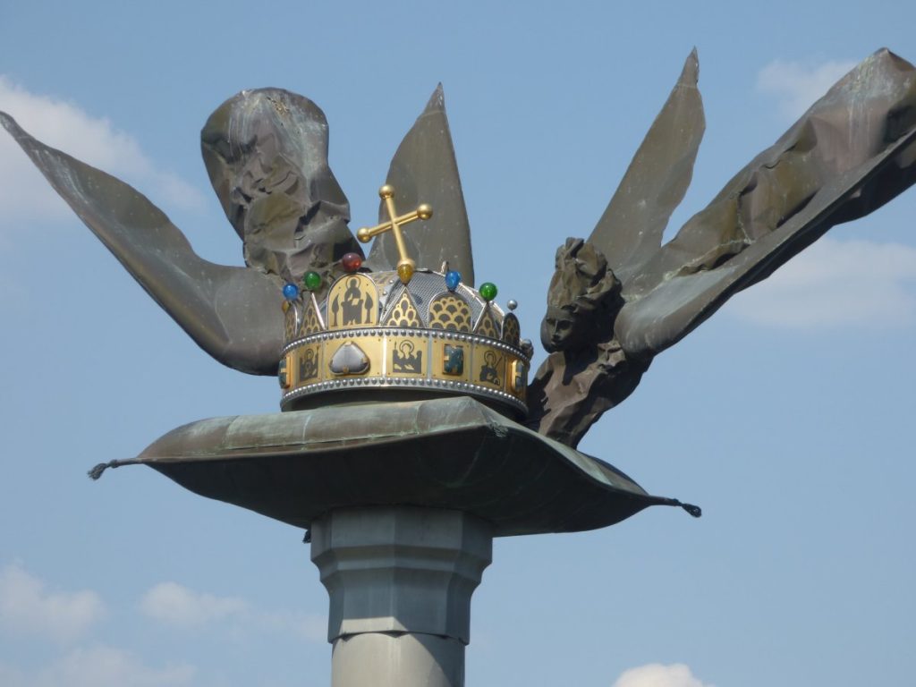 A szarvasi millenniumi emlékmű